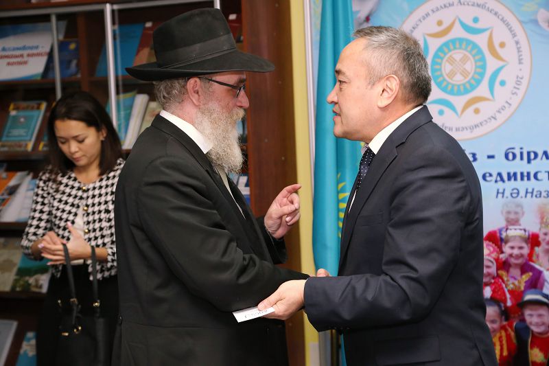 قازاقستاندىق مودەل ەۆرەيلەردى دە قىزىقتىرادى