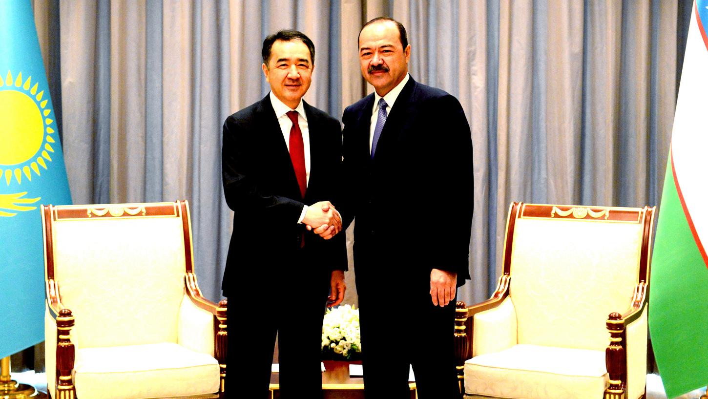 قازاقستان مەن وزبەكستان ۇكىمەت باسشىلارى كەزدەسۋىندە تاۋار اينالىمىنا ەرەكشە كوڭىل ءبولىندى