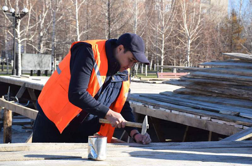 شەكتەن شىققان شەنەۋنىك شەگە قاعۋعا ءماجبۇر بولدى