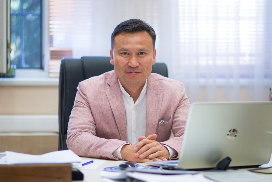 قازاق بالاسىنىڭ تەننيسكە يكەمى زور