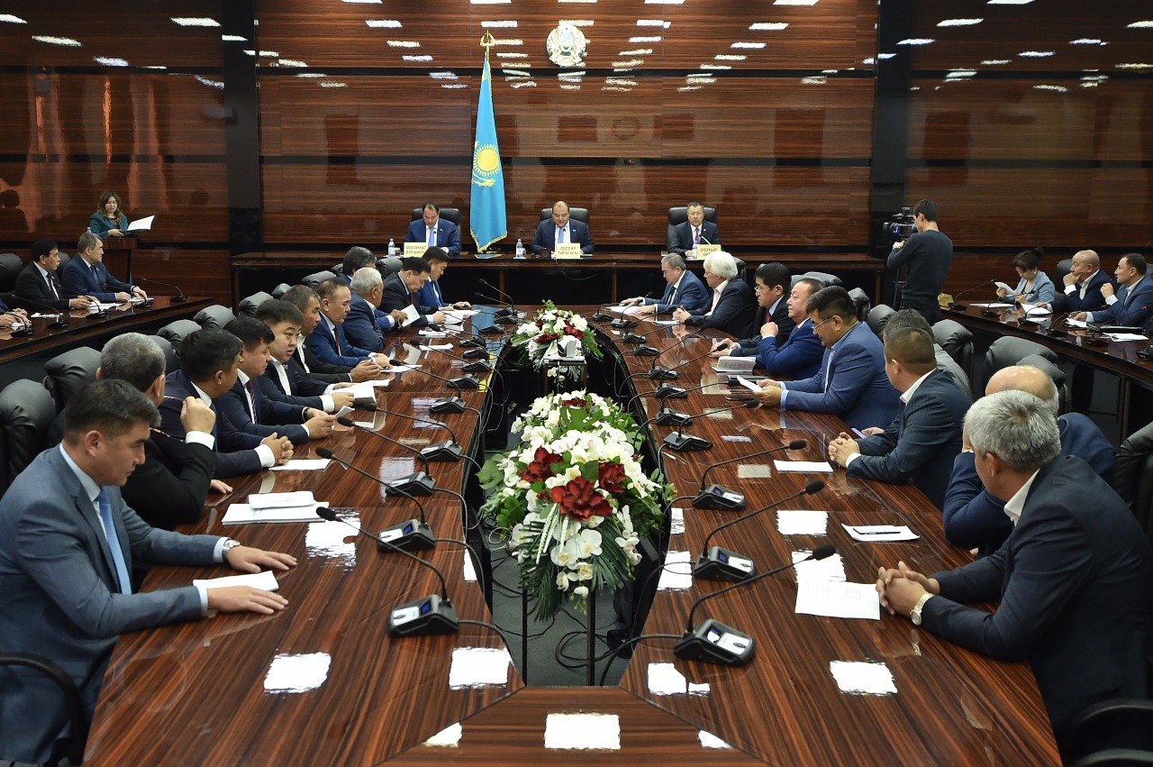 وقو ءماسليحاتىنا سايلانعاندار دەپۋتات مانداتىن الدى