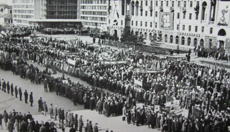 سوتسياليستىك جۇيەنى اكەلگەن قازان توڭكەرىسىنە ءجۇز جىل تولدى