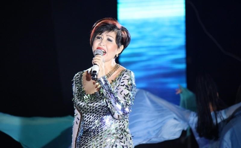 روزا رىمباەۆا ءوزى تۋىپ-وسكەن قالباتاۋ اۋىلىندا تەگىن كونتسەرت بەردى