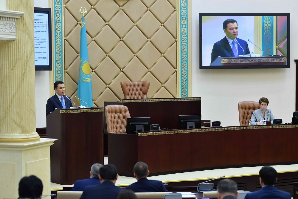 سەناتتا سالىق كودەكسى تانىستىرىلدى