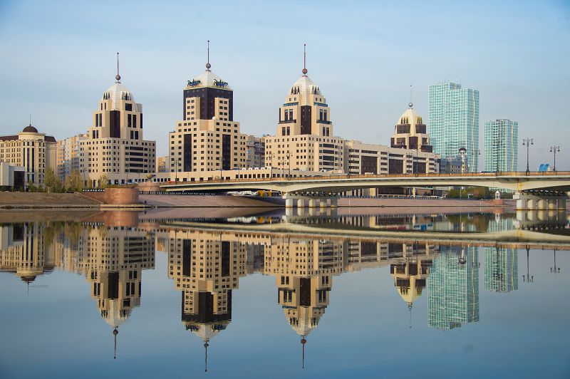 جۇرەكتەرگە  ۇلى قورعان ورناتقان