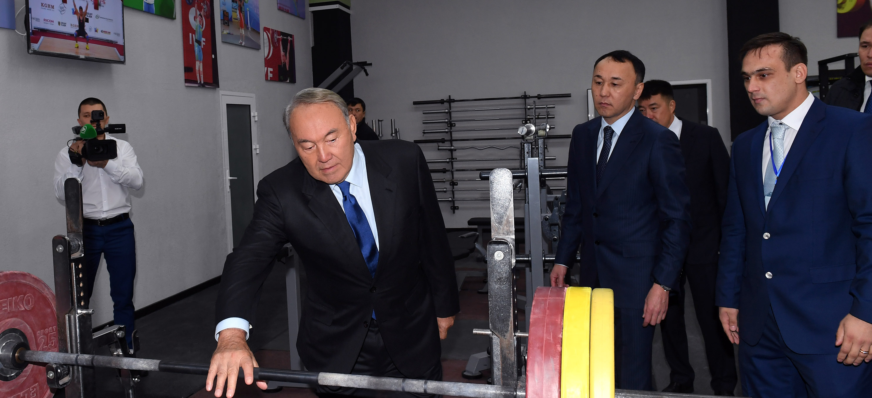 مەملەكەت باسشىسى كۇش قولدانىلاتىن سپورت تۇرلەرى اكادەمياسىندا بولدى