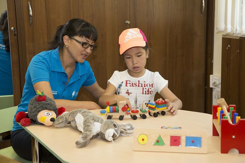 اۋتيزم: گەنەتيكالىق سىرقات پا, پسيحولوگيالىق اۋرۋ ما؟