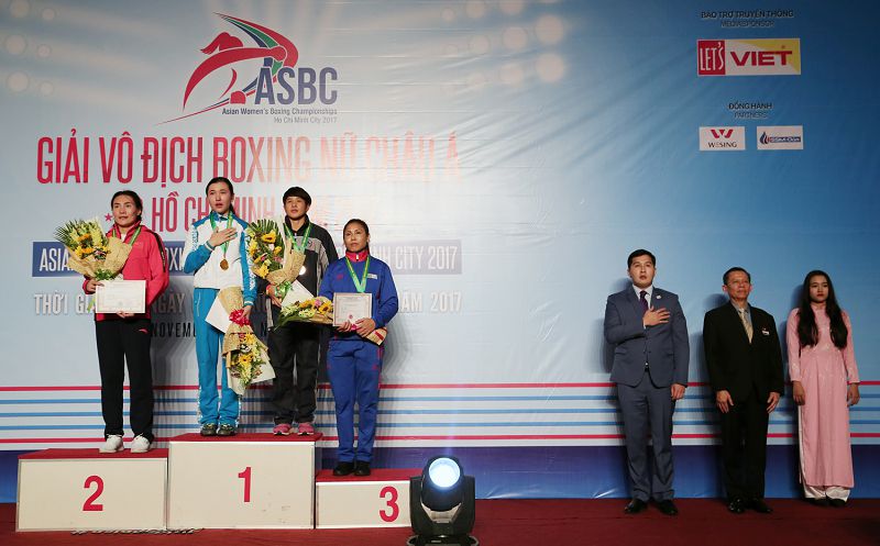 ازيا چەمپيوناتى: 1 التىن, 1 كۇمىس, 4 قولا