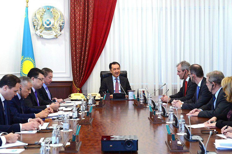 باقىتجان ساعىنتاەۆ ومV كومپانياسىنىڭ باسشىسىمەن كەزدەستى