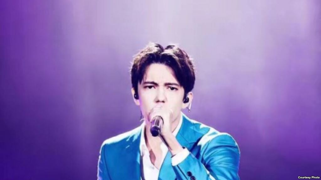 ديماش قۇدايبەرگەن قىتايدىڭ بىرنەشە قالاسىندا ءان كەشىن وتكىزەدى