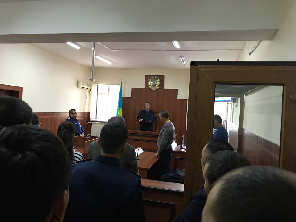 اقتاۋدا ەكى تۇرمە قىزمەتكەرىنە ۇكىم شىقتى