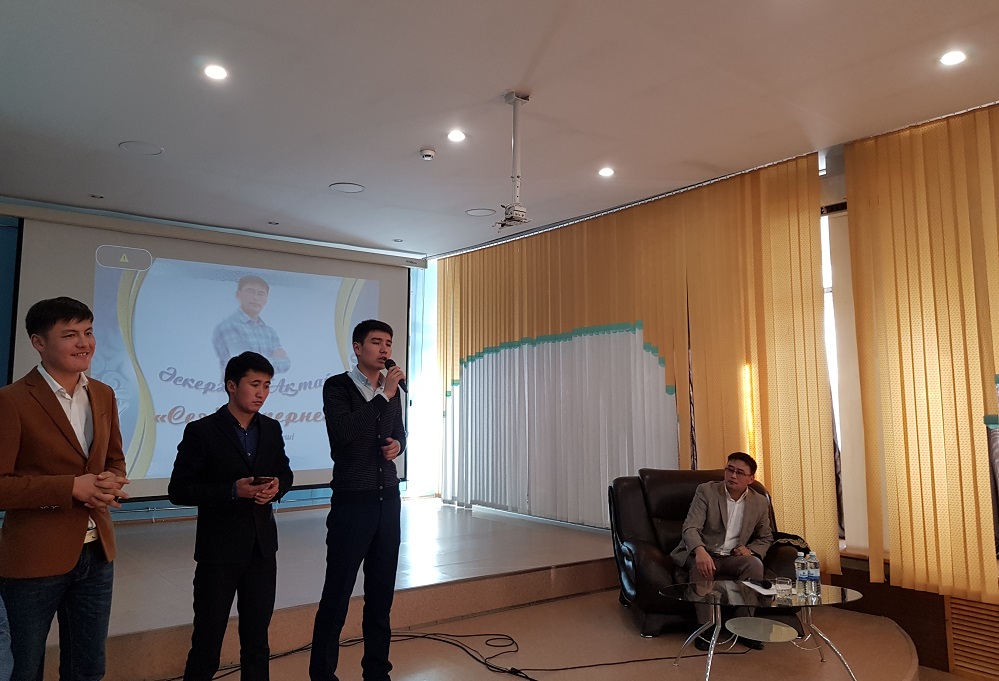 وسكەمەندە اقىن اسكەرحان اقتايدىڭ كەشى ءوتتى