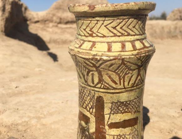 سارايشىقتان دارىلىك مايلارعا ارنالعان ەرەكشە قىش ىدىس تابىلدى