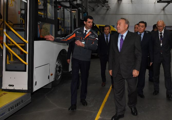 نۇرسۇلتان نازارباەۆ قوستانايداعى وتاندىق اۆتوكولىك وندىرىسىمەن تانىستى