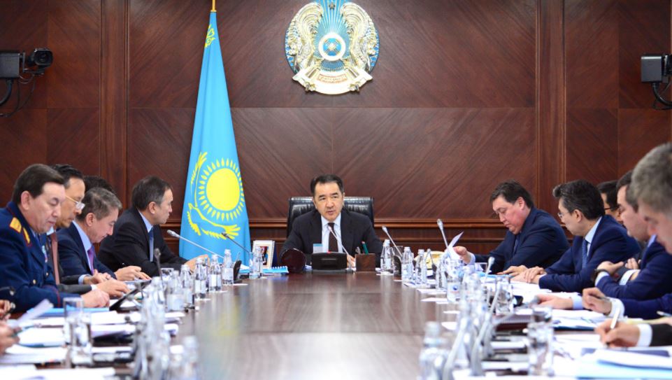 ۇكىمەت باسشىسى: ەلەكتروندىق ساۋدا-ساتتىقتى دامىتقاندا تۇتىنۋشىلاردىڭ قۇقىعىن ۇمىتپاۋ كەرەك