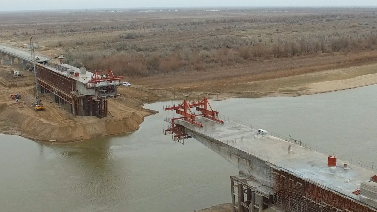 جايىق وزەنىندەگى تىرەۋسىز كوپىر قۇرىلىسى 2018 جىلى اياقتالادى