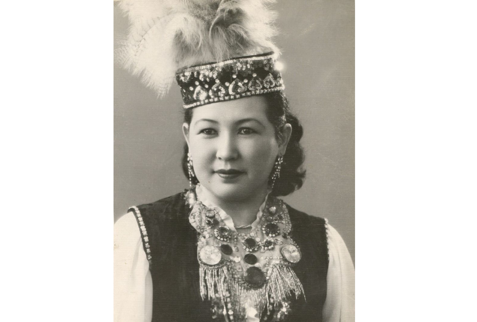 قازاق تسيرك ونەرىنىڭ جاناشىرى 