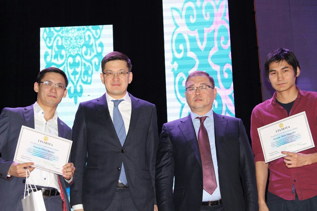 حالىقارالىق گروسسمەيستەر قارجى مينيستىرلىگىنىڭ قىزمەتكەرلەرىمەن شاحمات وينادى