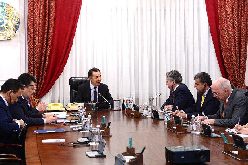 باقىتجان ساعىنتاەۆ «شەلل» كونتسەرنى وكىلدەرىمەن كەزدەسۋ وتكىزدى