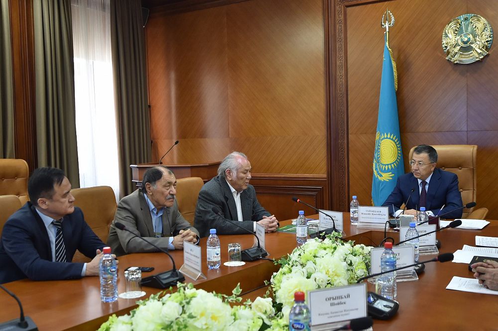 وقو اكىمى جازۋشى-دراماتۋرگ دۋلات يسابەكوۆپەن كەزدەستى