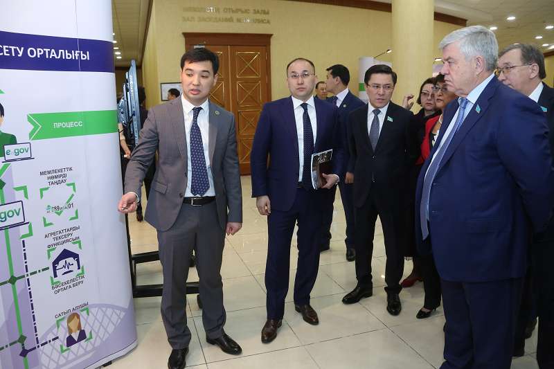 داۋرەن اباەۆ مەملەكەتتىك قىزمەتتەردى كورسەتۋ بويىنشا بايانداما جاسادى