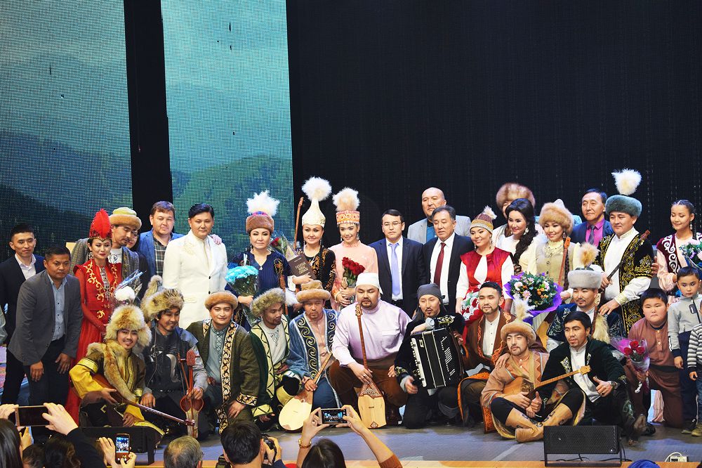 الماتىدا «ءان سالساڭ, اسەتتەي سال..!» مۋزىكالىق قويىلىمى ساحنالاندى