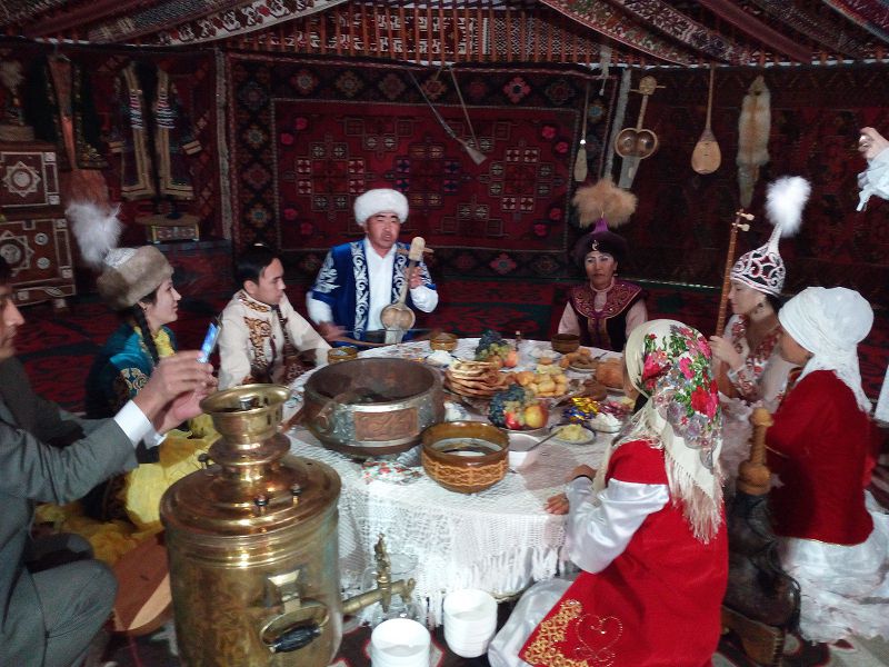 جاقسى ءداستۇر – وتباسىنىڭ تىرەگى