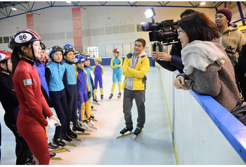 جاپوندار قازاق شورت-ترەكشىلەرى تۋرالى فيلم تۇسىرەدى