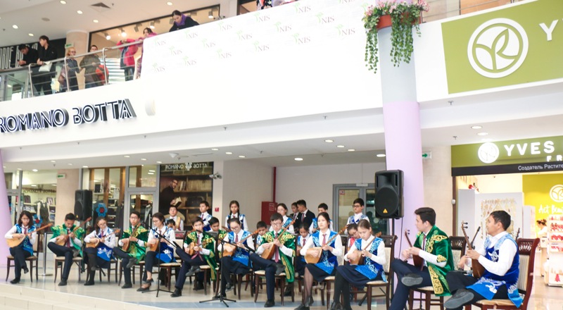 اقتاۋدا « ۇلى دالا مۇراگەرلەرى» دومبىراشىلار فلەشموبى ءوتتى