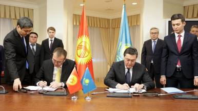 قازاقستان مەن قىرعىزستان ۇكىمەتى جول كارتاسىنا قول قويدى