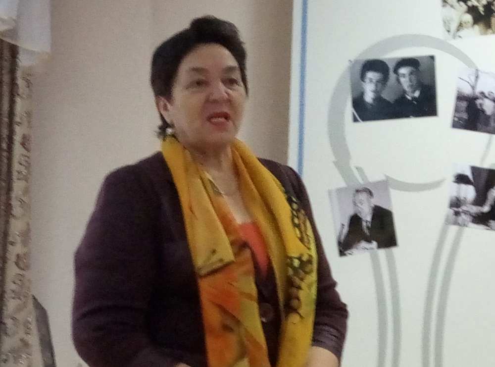 قوستانايدا ستۋدەنتتەر اقىن الەكساندرا سۋسلوۆامەن كەزدەسۋ وتكىزدى