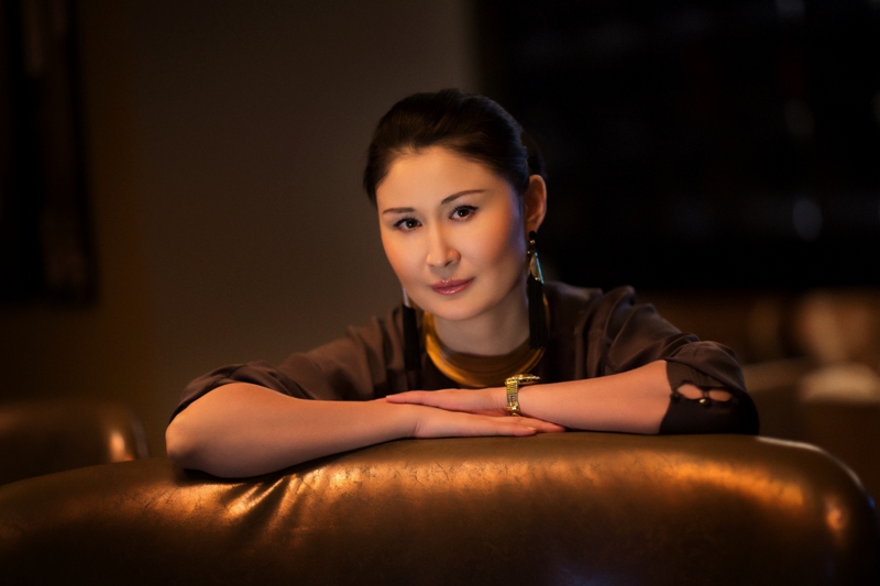 پەريزات اقسەلەۋقىزى: «اكەم قالامنان شارشاعاندا قامشى ورەتىن»