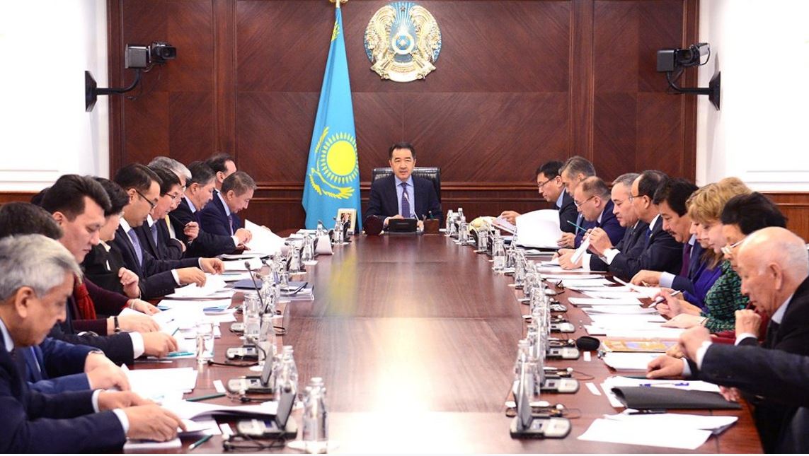 ۇكىمەتتە قازاق ءالىپبيىن لاتىن گرافيكاسىنا كوشىرۋ جونىندەگى ۇلتتىق كوميسسيا وتىرىسى وتتى