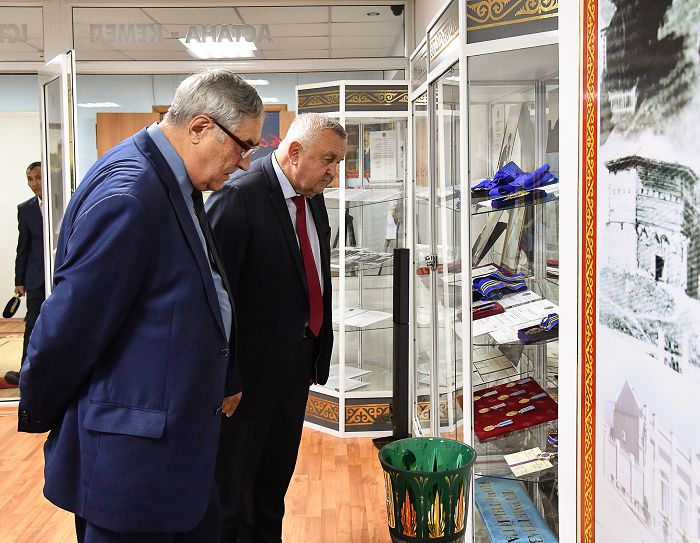 «توعىز جولدىڭ تورابىنداعى استانا» اتتى فوتو-دەرەكتى كورمە اشىلدى