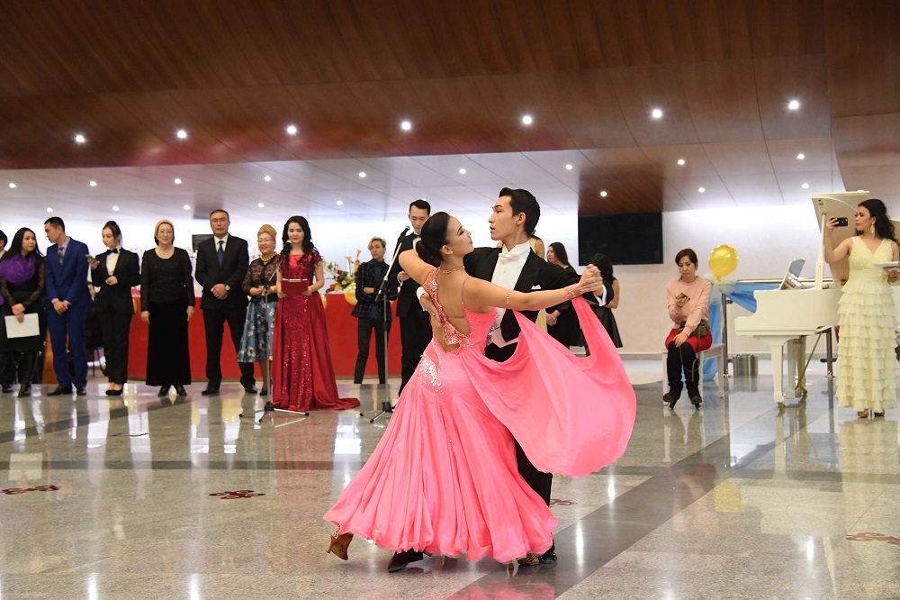 استانادا ادەبي-سازدى بال ءوتتى