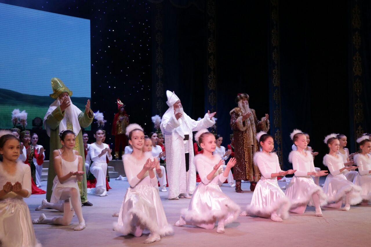 اتىراۋدا استانانىڭ جيىرما جىلدىعى تويلاندى