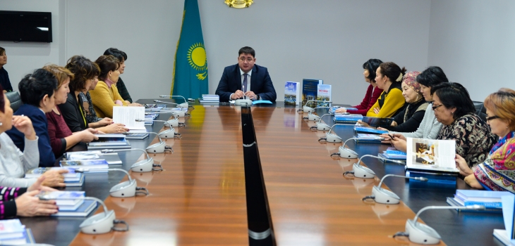 استانالىق كىتاپحانالار جاڭا كىتاپتارمەن تولىقتى