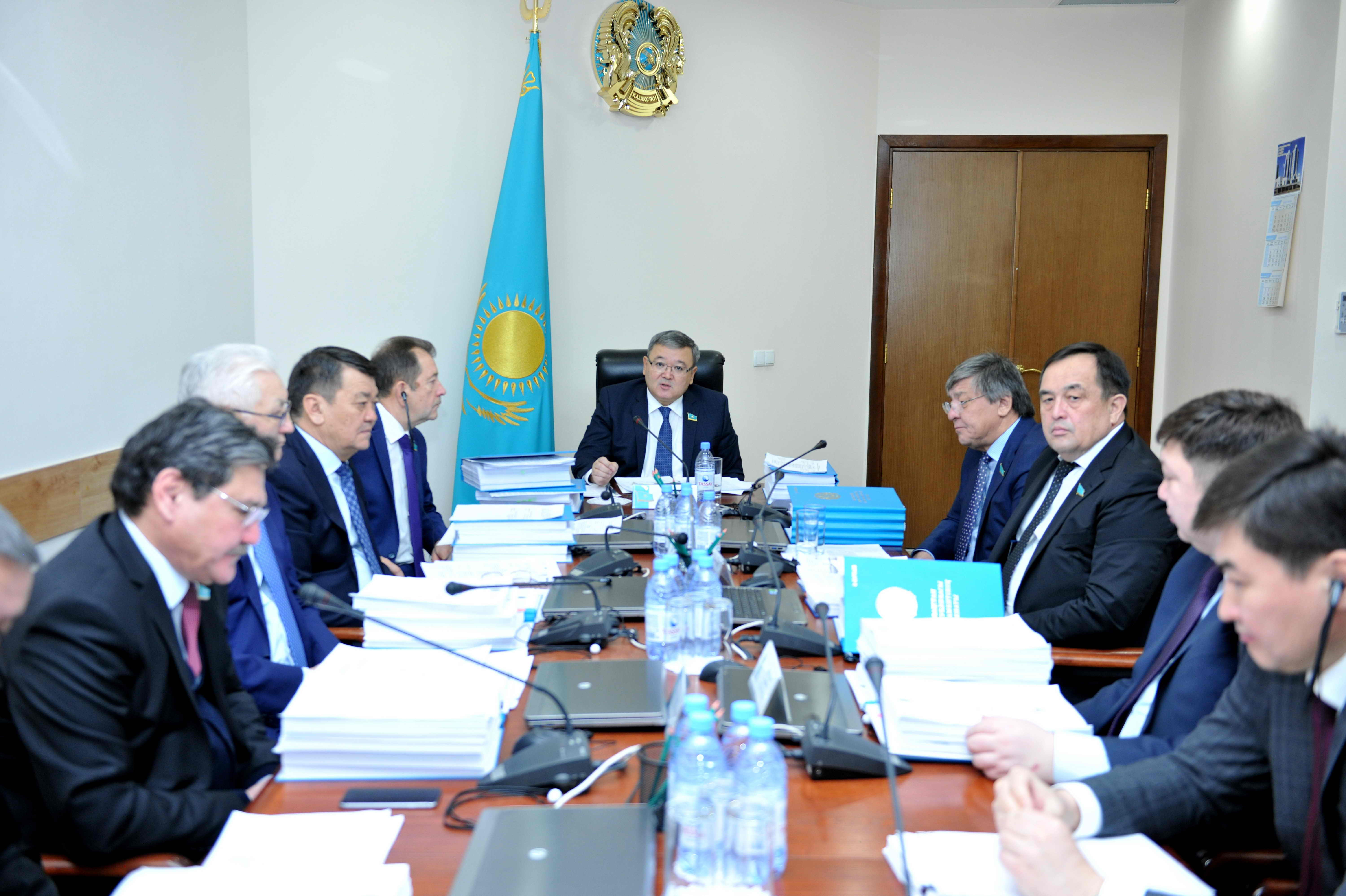 سەنات كوميتەتى كەدەن كودەكسىنىڭ جوباسىن قارادى