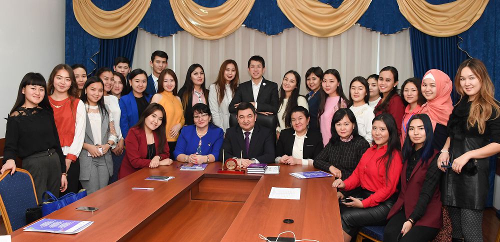 بولاشاق جۋرناليستەر «ەگەمەن قازاقستاندا» قوناقتا بولدى 