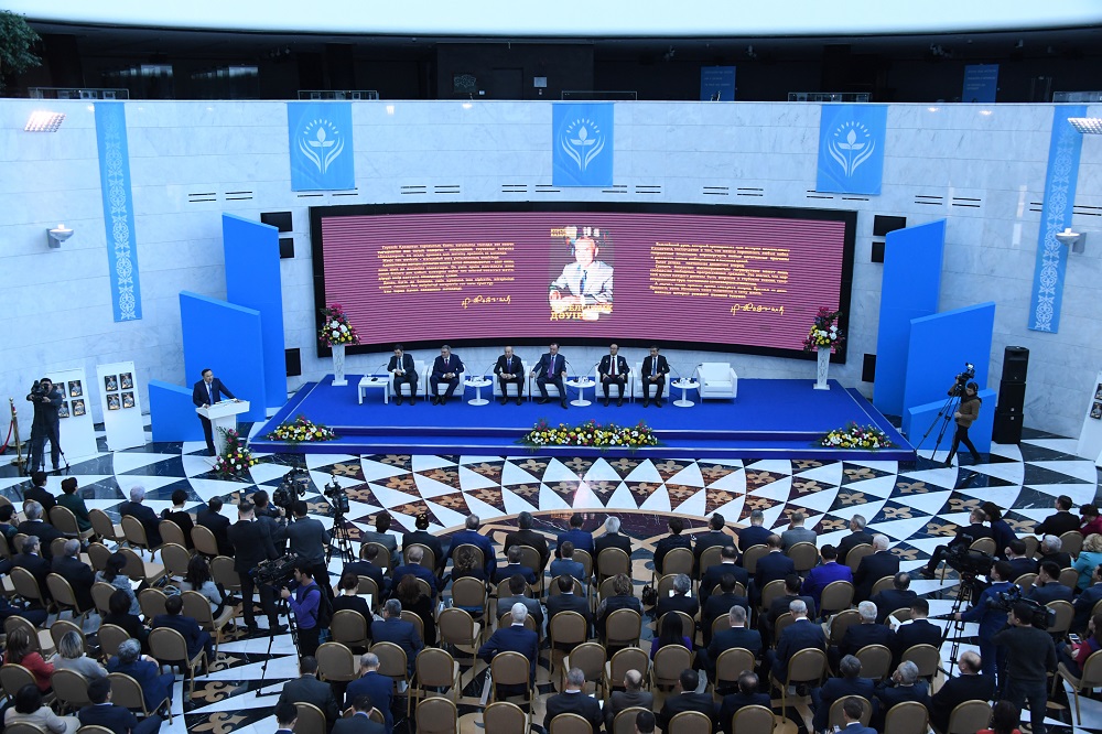 ەرلان سىدىقوۆ: «تاۋەلسىزدىك ءداۋىرى» كىتابىن وقۋ قۇرالى رەتىندە پايدالانۋ قاجەت