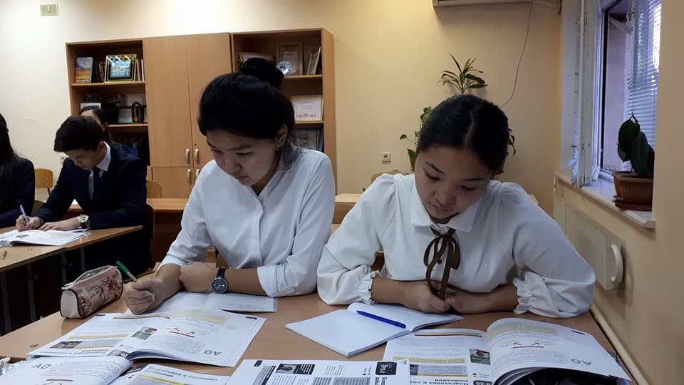 اقتاۋداعى مەكتەپ وقۋشىلارىنا كاسىپكەرلىك نەگىزدەرىنە وقىتۋ باستالدى