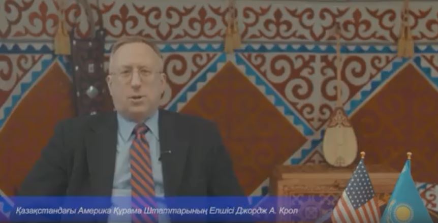 اقش ەلشىسى قازاقستاندىقتاردى تاۋەلسىزدىك مەرەكەسىمەن قۇتتىقتادى (ۆيدەو)