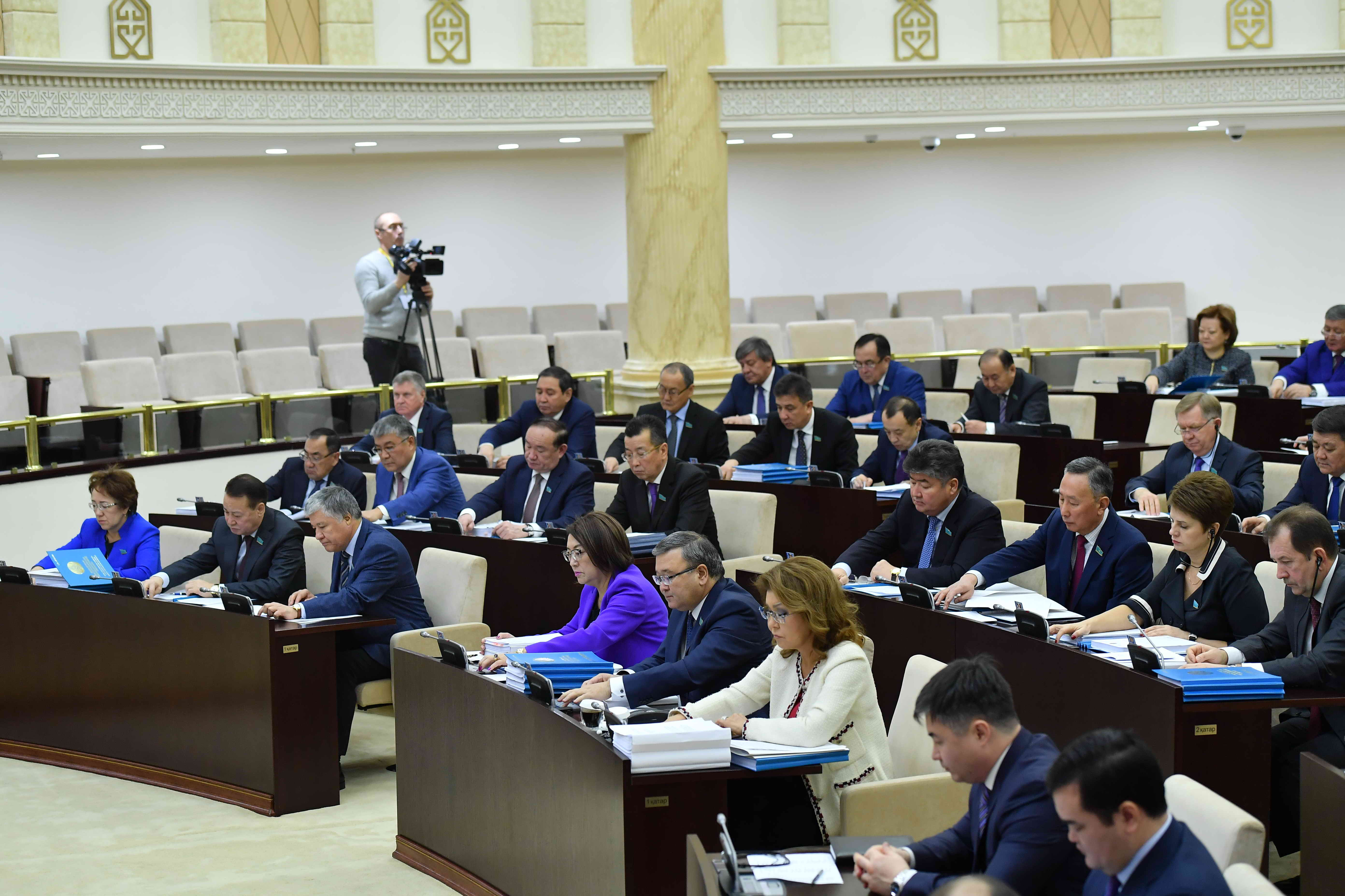 سەنات باق تۋرالى زاڭناماعا تۇزەتۋلەردى قابىلدادى