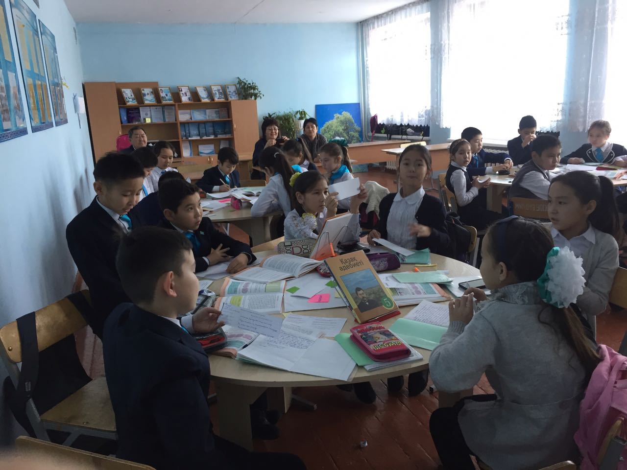 سەمەيدەگى «اشىق ەسىك كۇنىندە» اتا-انالار 52 ۇستازدىڭ ەڭبەگىن باعالادى