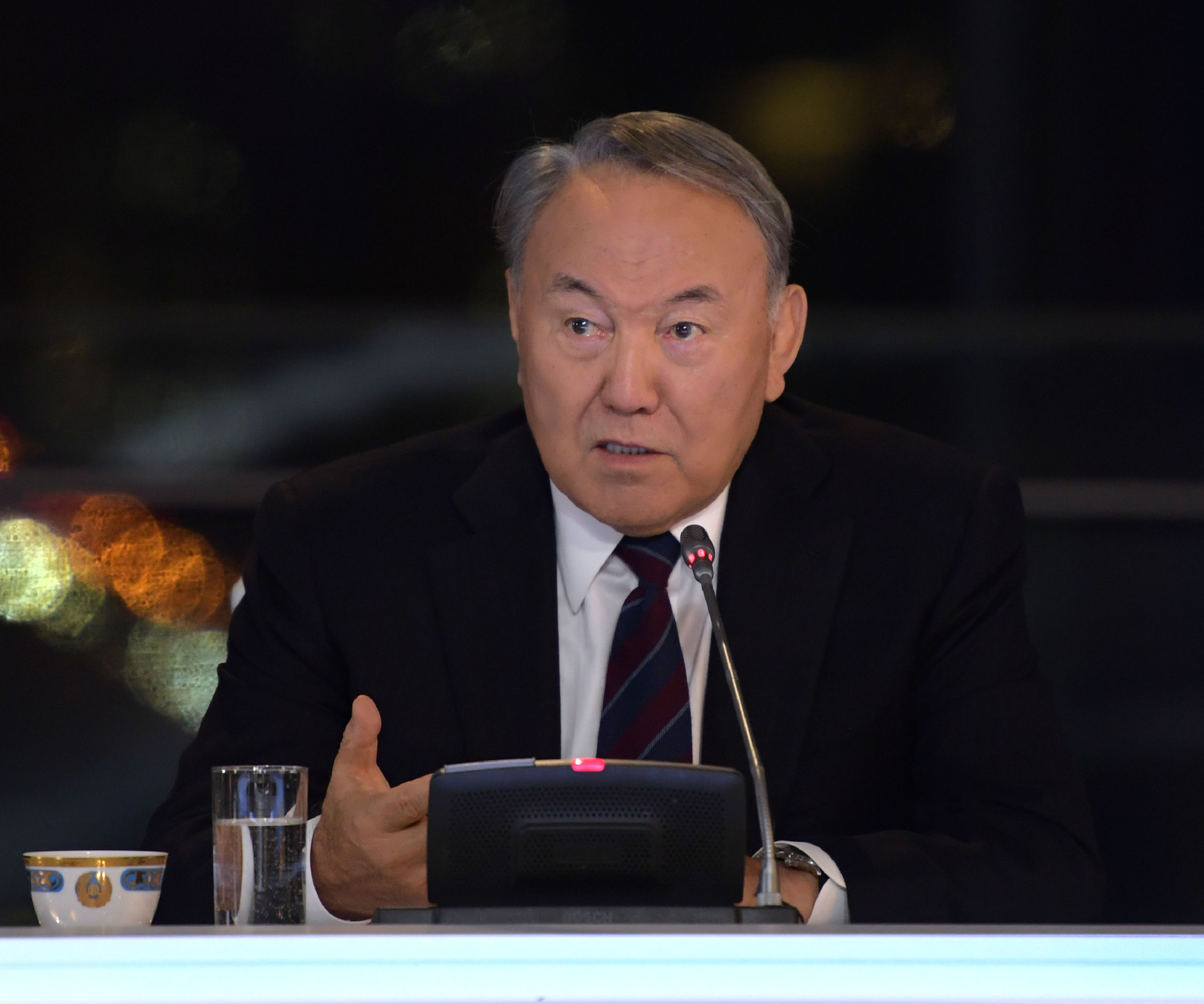 ەلباسى قانداستارعا قارايلاسۋعا ۇندەدى