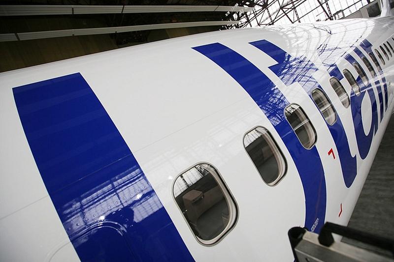 رەسەيدە ستيۋاردەسسا ۇشاقتان قۇلاپ كەتتى