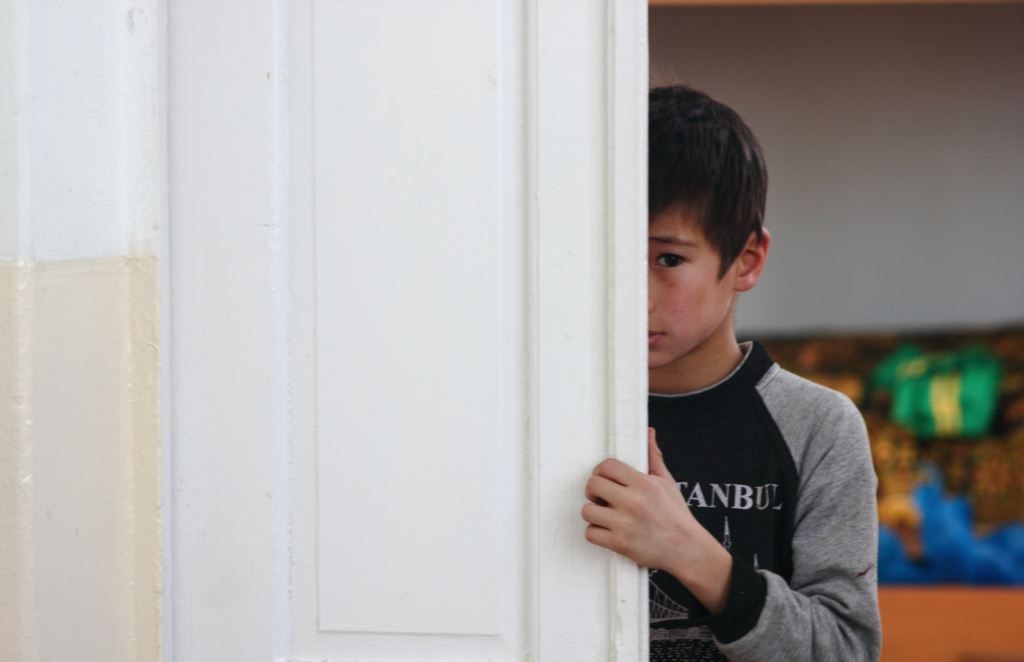 بالالاردى قورعاۋعا كىمدەر جاردەم بەرە الادى؟