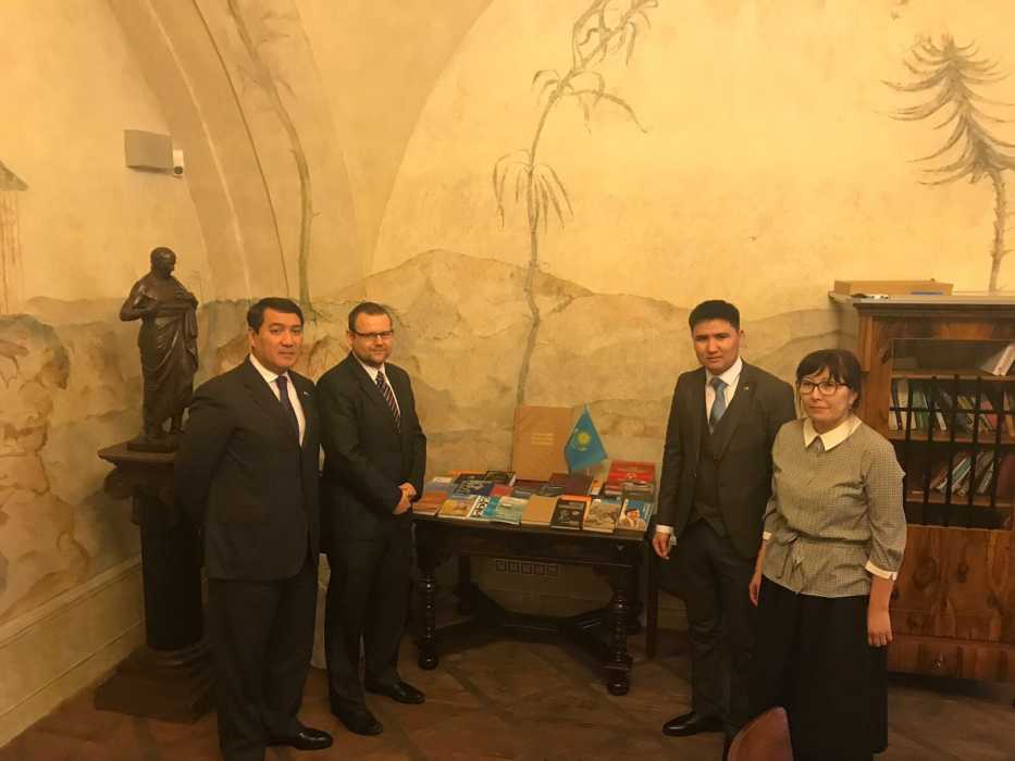 پراگادا «قازاقستان ادەبيەتى مەن مادە­نيەتى» ورتالىعى اشىلدى