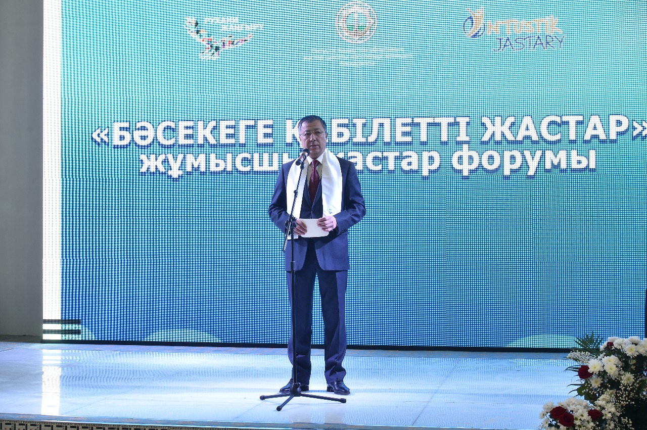 ج.تۇيمەباەۆ: جاستار بۇگىندە قوعامداعى قوزعاۋشى كۇشكە اينالدى