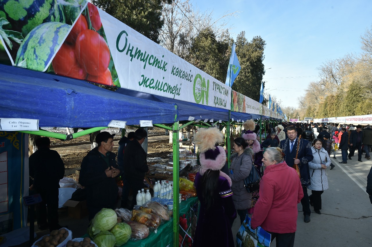 وقو-دا اۋىل شارۋاشىلىعى ونىمدەرىنىڭ جاڭا جىلدىق جارمەڭكەسى ءوتتى